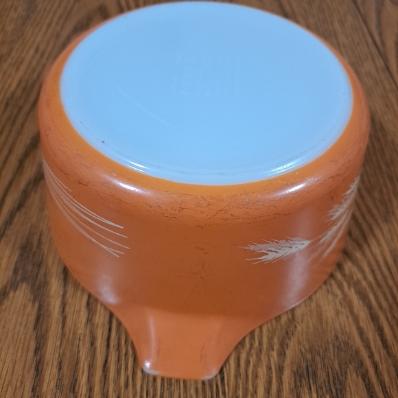 Pyrex Vintage Orange Casserole Dish With Handles Wheat Pattern 1.5 Liter - Picture 7 of 8